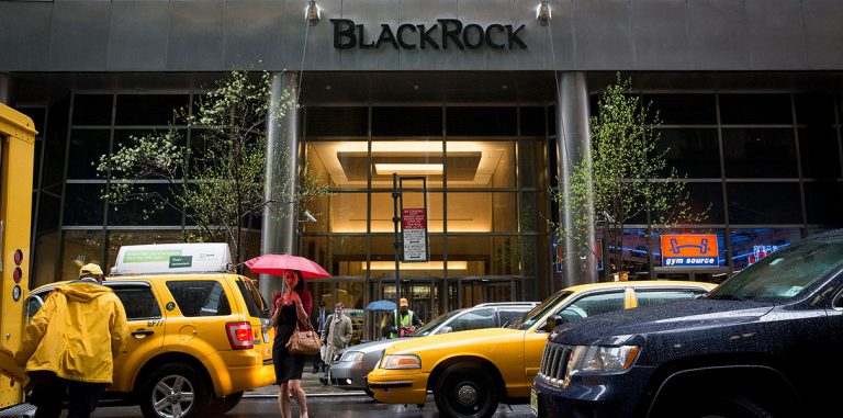 BlackRock начала использовать ИИ и уволила 40% сотрудников