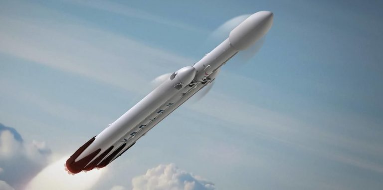 SpaceX совершит запуск ракеты-тяжеловеса Falcon Heavy летом 2017 года