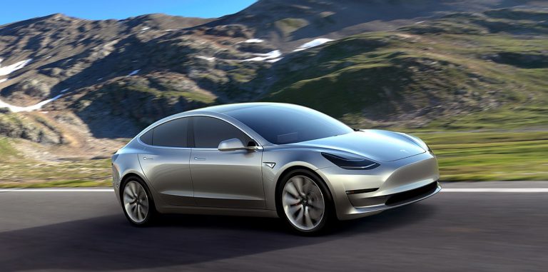 Tesla планирует сделать Model 3 первым массовым беспилотником