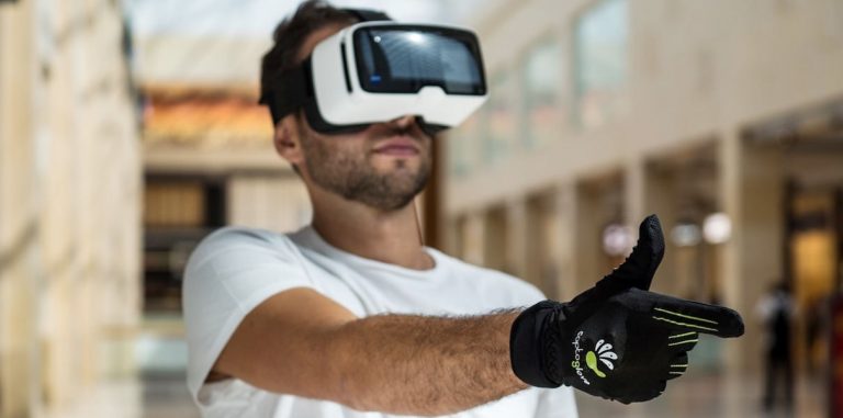 Перчатка CaptoGlove: носимый контроллер для VR и умных гаджетов