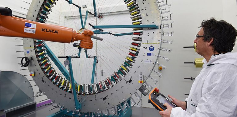 В магазине Adidas можно создать одежду с помощью 3D-вязания
