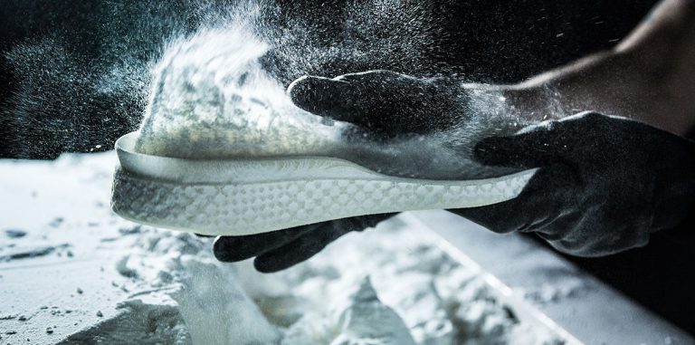 Adidas и стартап Carbon займутся 3D-печатью обуви