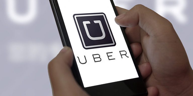 Uber обвиняют в обмане водителей и пассажиров