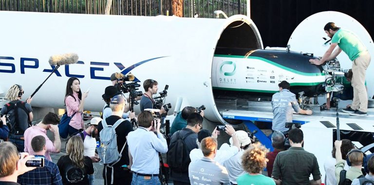SpaceX проведет новые испытания кабин Hyperloop в августе