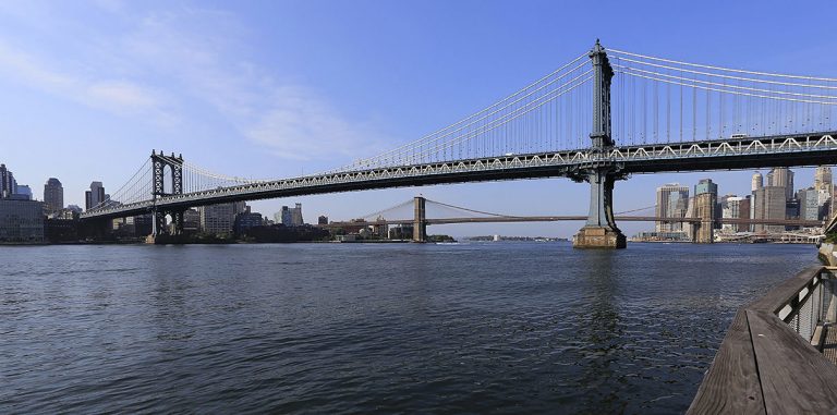 Ученые создали графеновый индикатор трещин для самолетов и мостов