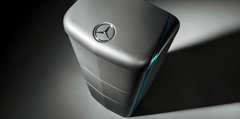 Начались поставки домашних аккумуляторов Mercedes-Benz