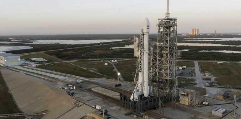 SpaceX доставит на орбиту засекреченный груз военной разведки США
