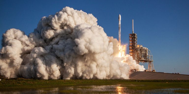 SpaceX: «Другим аэрокосмическим компаниям нас не догнать»