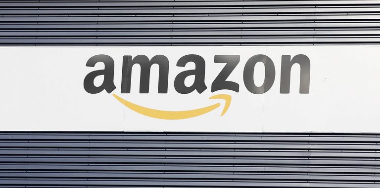 В свой 20-летний юбилей Amazon стоит как два Walmart