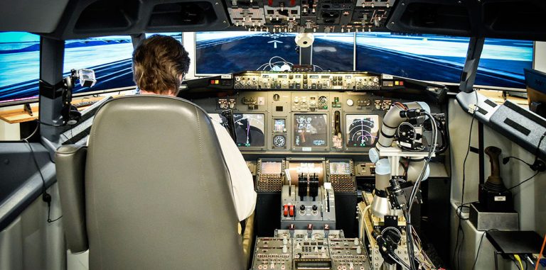 Робоманипулятор ALIAS совершил успешный полет на тренажере Boeing 737