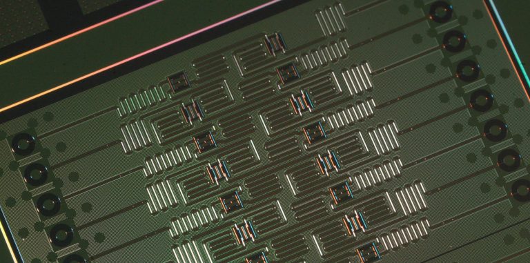 IBM разработала самый мощный квантовый процессор на 17 кубитов