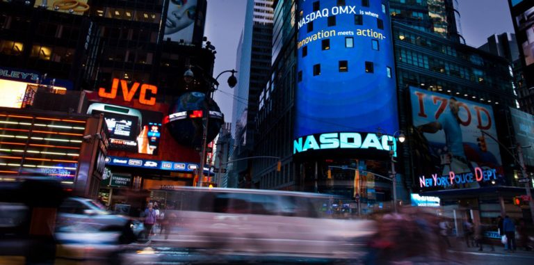 Биржа Nasdaq будет ловить мошенников с помощью ИИ