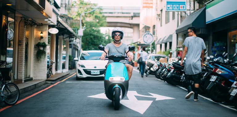 Gogoro 2 — новый быстрый электроскутер за $1300
