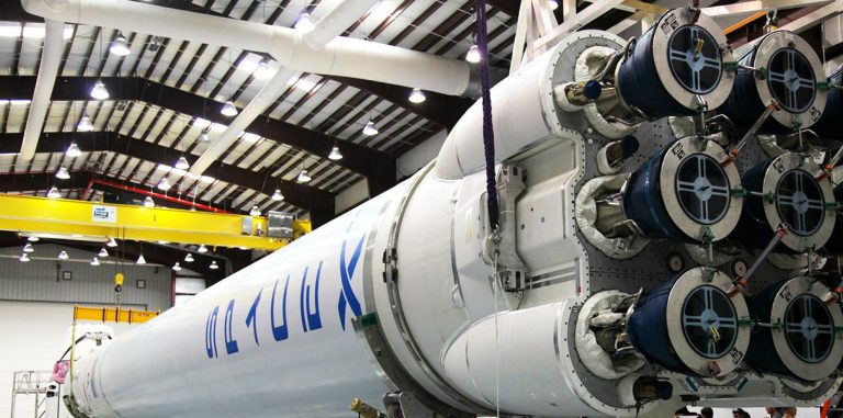 SpaceX провела огневые испытания бокового ускорителя Falcon Heavy