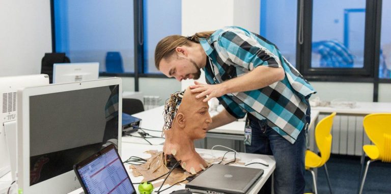 В Телеграме появились стикеры с роботом «Гагариным»