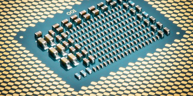 Intel анонсировала первый 18-ядерный процессор