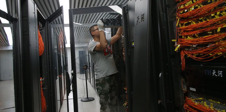 Китай сравнялся с США по степени влияния на науку