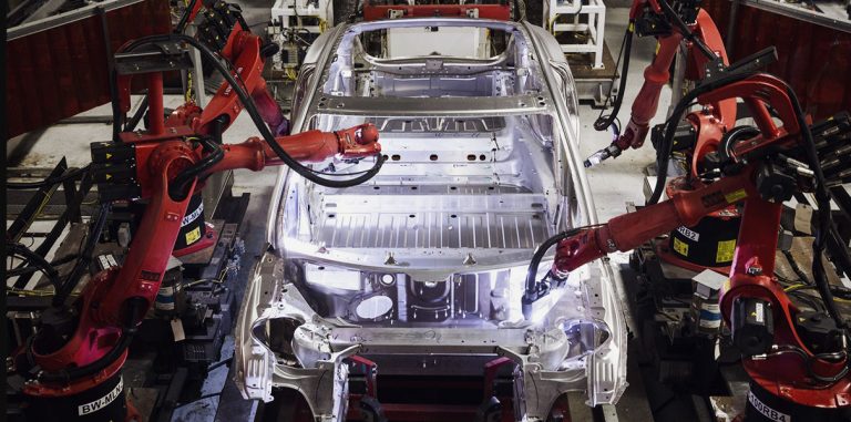 Tesla провела экскурсию по своему заводу в Калифорнии
