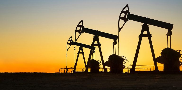 Франция запрещает разведку новых месторождений нефти и газа