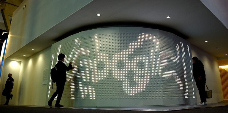 «Google хочет избавить мир от телефона в смартфоне»