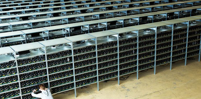 «Стоимость биткойна упадет, а потом вырастет до $3915»
