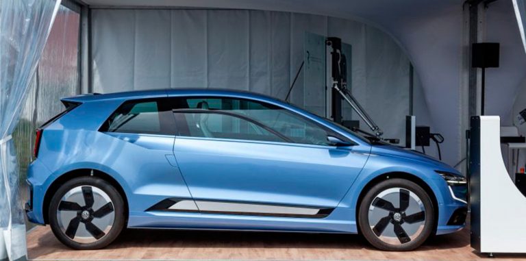 VW представила мобильного робота для подзарядки электромобилей