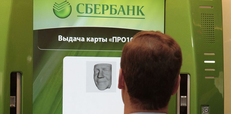 «Сбербанк» установил первый банкомат с распознаванием лиц