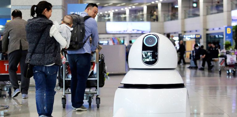 В аэропортах Кореи начались испытания роботов LG