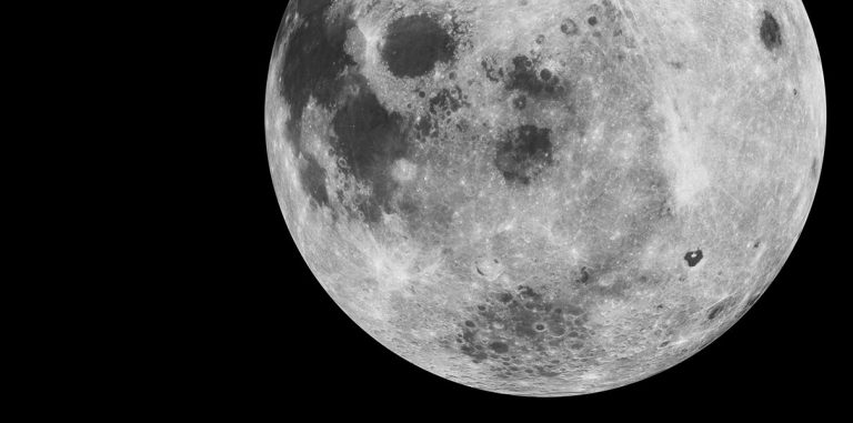 На Луне гораздо больше воды, чем считалось ранее