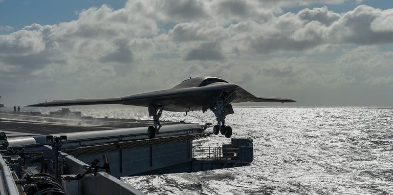 На американских авианосцах появится дрон-заправщик