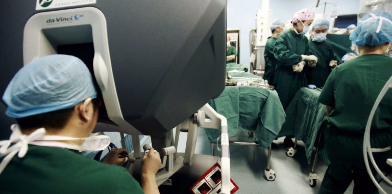 Роботизированные больницы будущего: плюсы и минусы