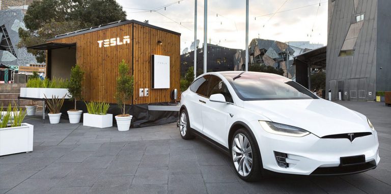 Tesla представила передвижную модель дома будущего