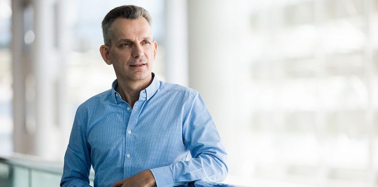 «Из-за ИИ придется пересмотреть отношение к образованию и карьере»