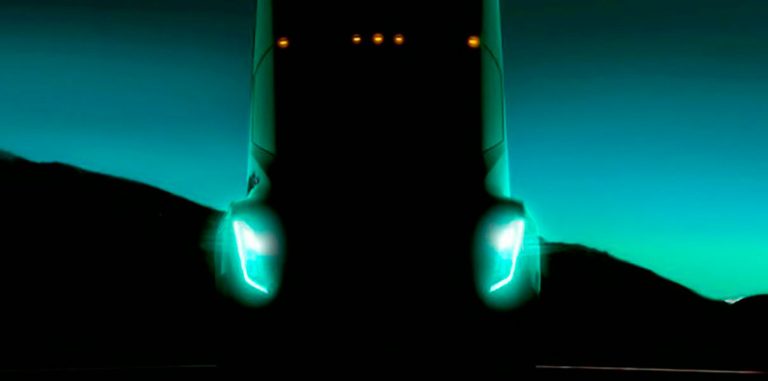 Запас хода электрогрузовика Tesla составит почти 500 км