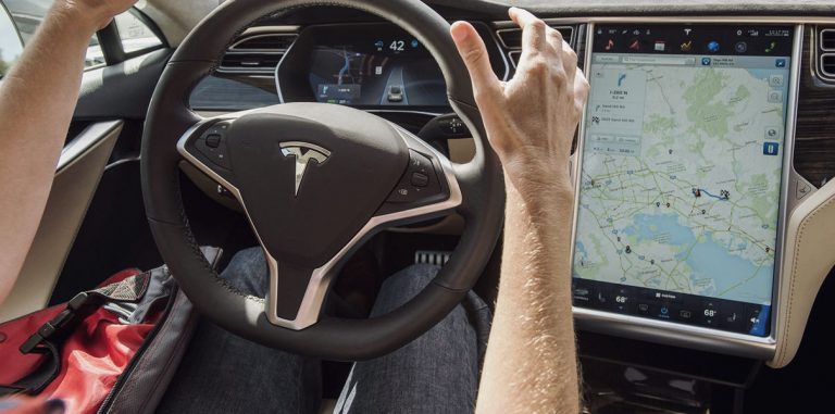 «Маск не сможет сдержать обещание о полностью автономной Tesla»