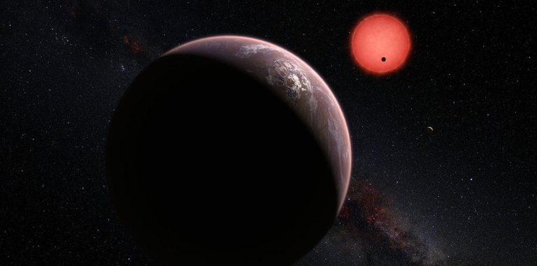 Телескоп HUBBLE обнаружил воду еще на трех планетах
