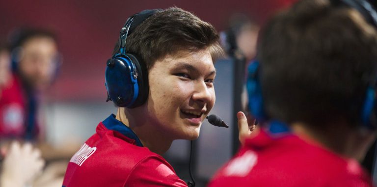 Зарплата 17-летнего игрока в Overwatch составит $150 000 в год