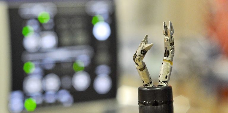 Стартап создает робота для проведения эндоскопических операций