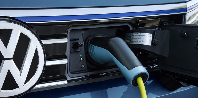Volkswagen вложит $84 млрд в электромобили и аккумуляторы