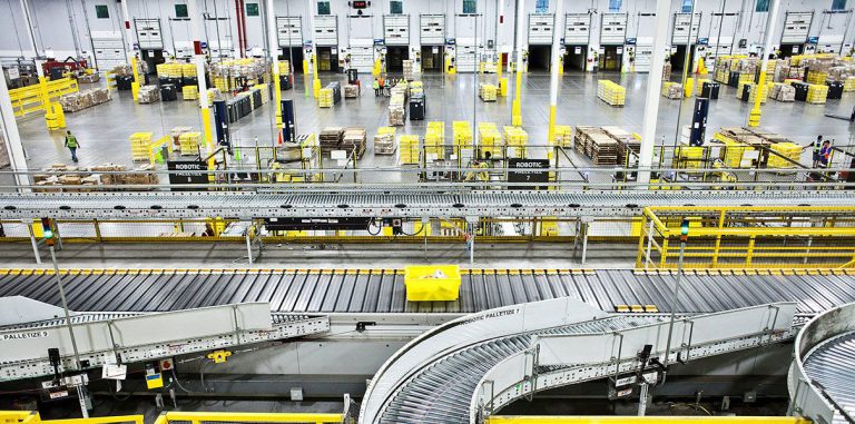 Число роботов на складах Amazon достигло 100 000