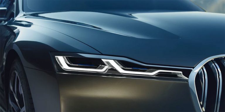 BMW представила новый электрический концепт-кар с запасом хода 600 км