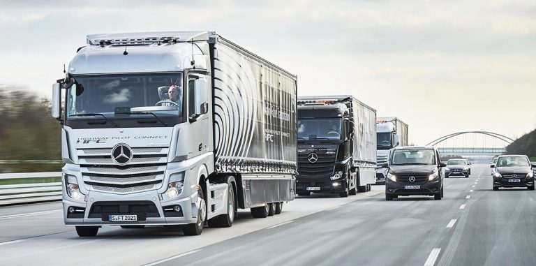 Daimler испытает колонны беспилотных грузовиков в США