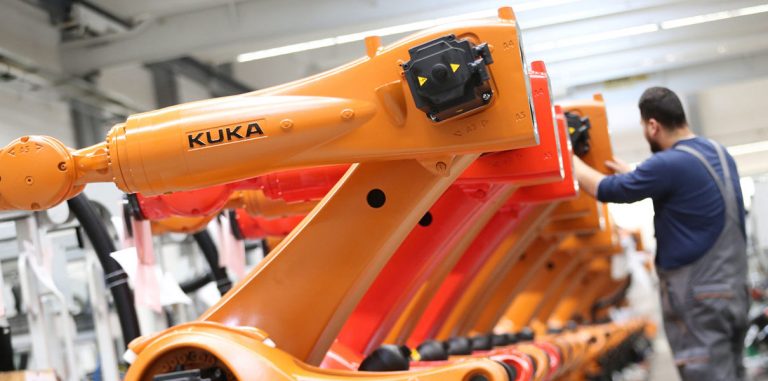 «КАМАЗ» внедрит роботов KUKA в производство