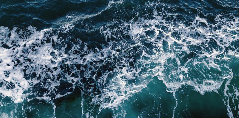 Новый наноматериал добывает водород из морской воды