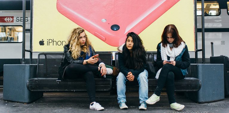 Приложение Peeple позволяет оценивать людей