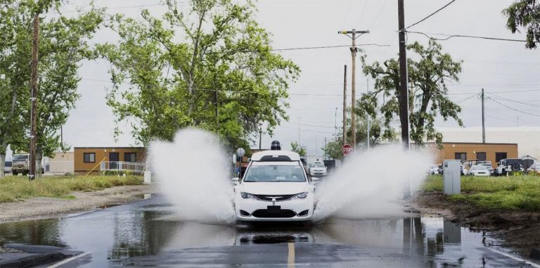 Беспилотники Waymo стали полностью автономными
