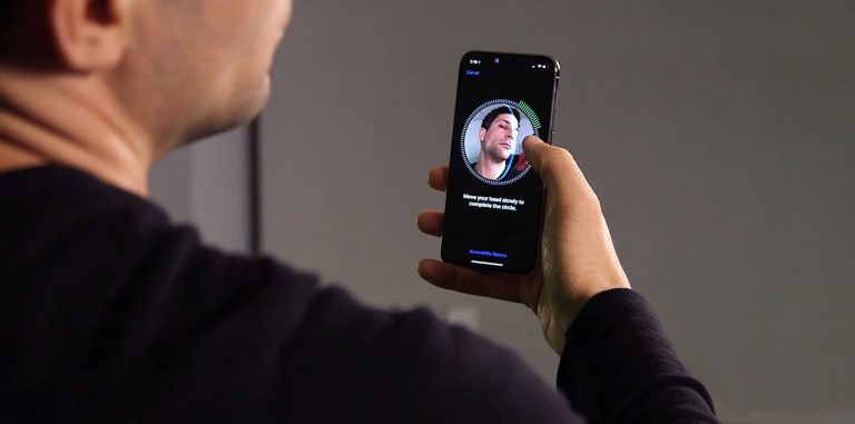 Face ID взломали с помощью маски