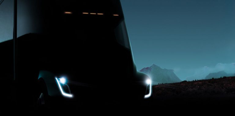 Илон Маск пообещал, что электрогрузовик Tesla Semi «вынесет мозг»