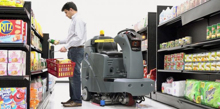 WalMart начал тестировать в магазинах роботов-уборщиков