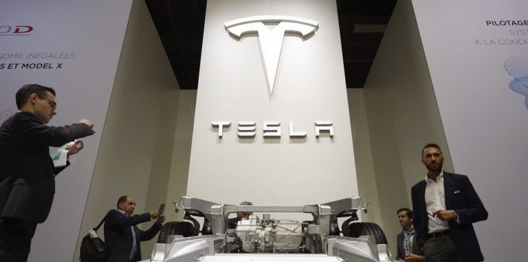 «Tesla теряет полмиллиона долларов в час»